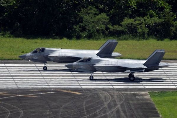 9月30日，美军飞机降落在波多黎各罗斯福路基地 路透社