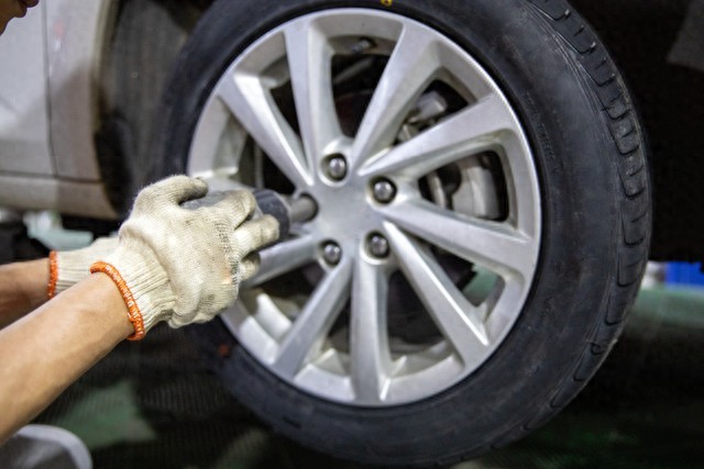 汽车轮胎到底多久该换？20年驾龄老师傅的真心话