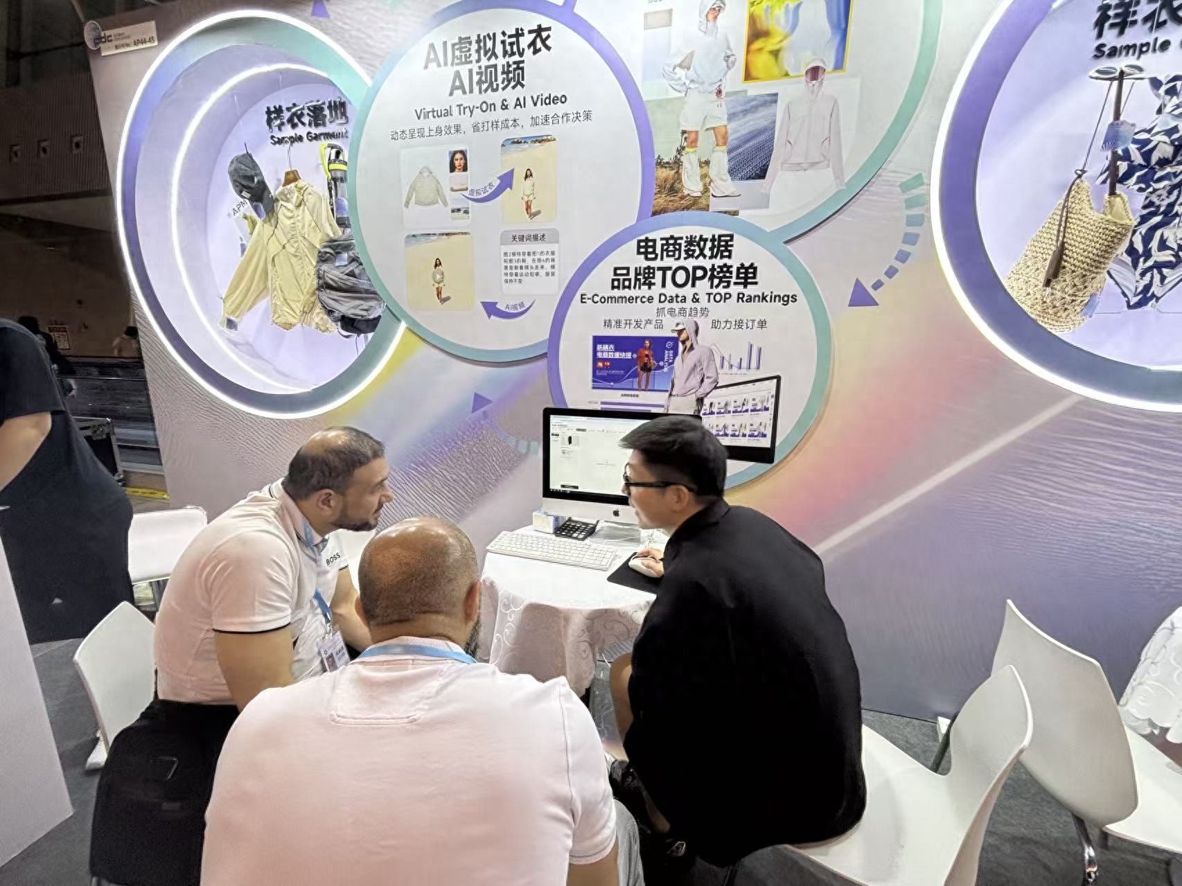 AI服装绘图、3D打印鞋广交会吸睛,创新设计成中国出口新力量__AI服装绘图、3D打印鞋广交会吸睛,创新设计成中国出口新力量