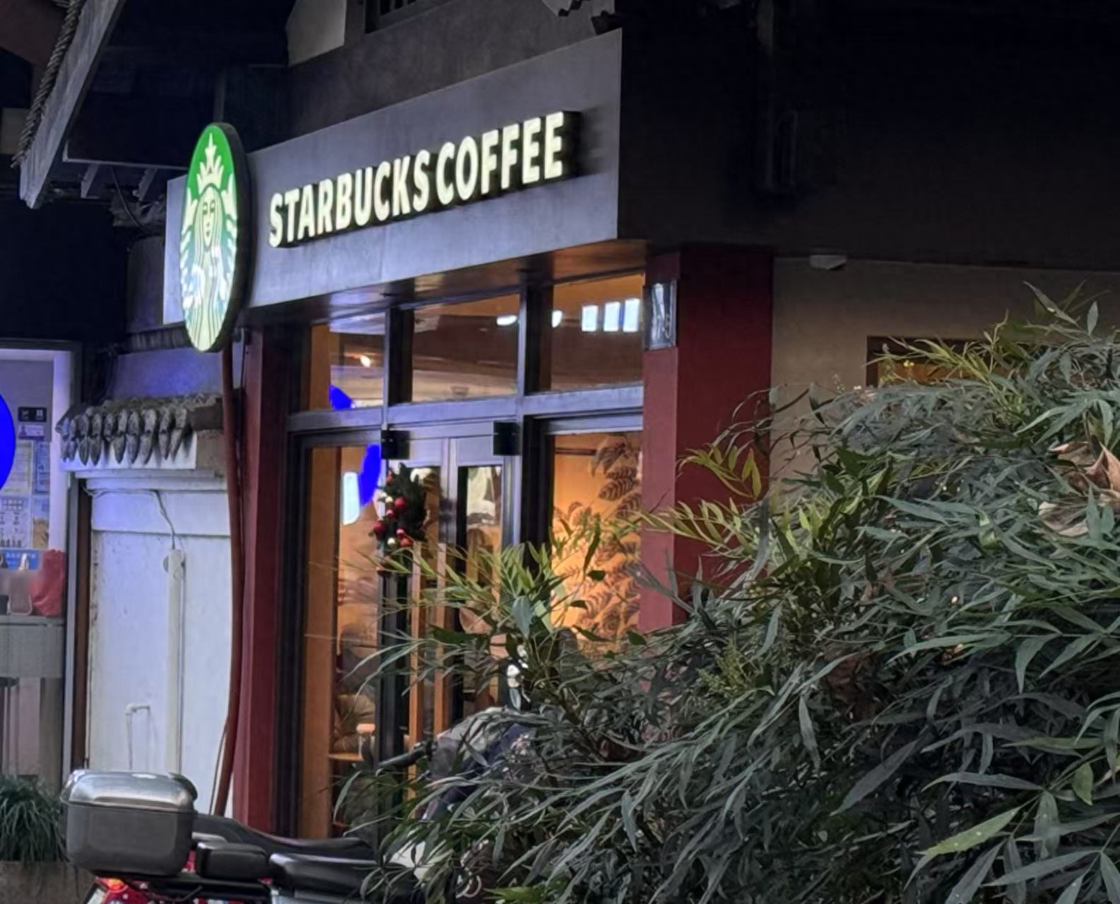 深度|星巴克“易主”博裕:2万门店野心下,咖啡巨头能否真正“下沉”?