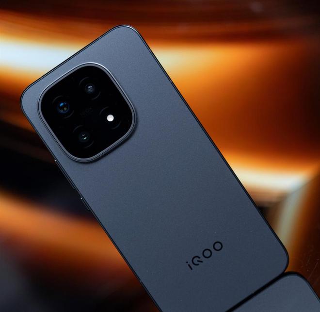 _一加15T再次被确认:规格已基本清晰!iQOO 15 mini:待定中!_一加15T再次被确认:规格已基本清晰!iQOO 15 mini:待定中!