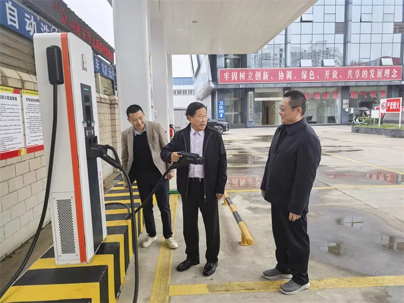 中石化四川销售:“充电桩+加氢站” 双轮驱动应对能源变革