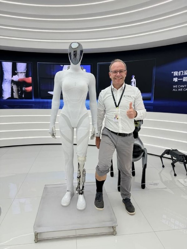 小鹏智能机器人_小鹏机器马售价_