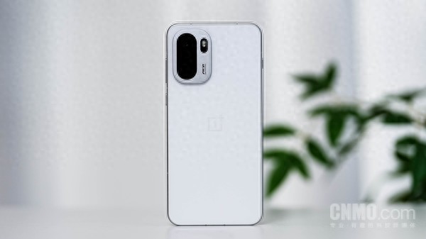 一加Ace 6：同档最强满级防尘防水 从容应对各种意外__一加Ace 6：同档最强满级防尘防水 从容应对各种意外