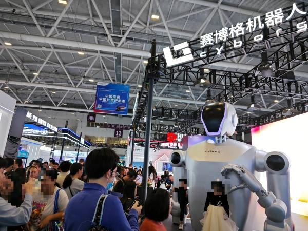 人形机器人“落地”大考,从“炫技表演”到“真干活”还有多远|高交会观察_人形机器人“落地”大考,从“炫技表演”到“真干活”还有多远|高交会观察_