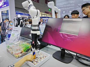 人形机器人“落地”大考,从“炫技表演”到“真干活”还有多远|高交会观察_人形机器人“落地”大考,从“炫技表演”到“真干活”还有多远|高交会观察_