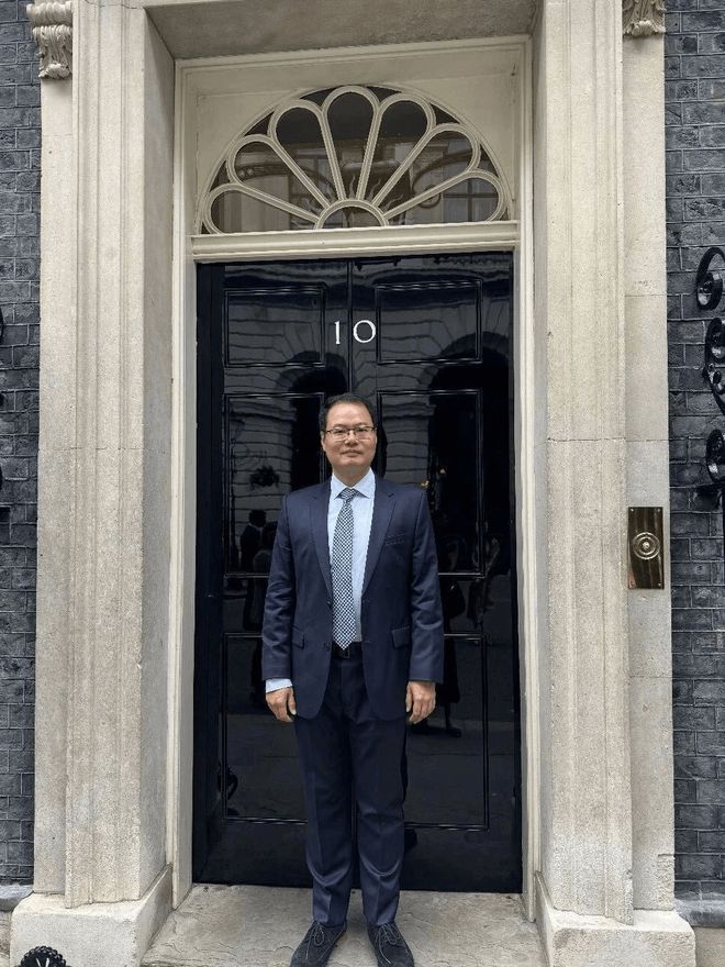 华人博士在英国做出颠覆性人机交互“皮肤”，已用于汽车、医疗