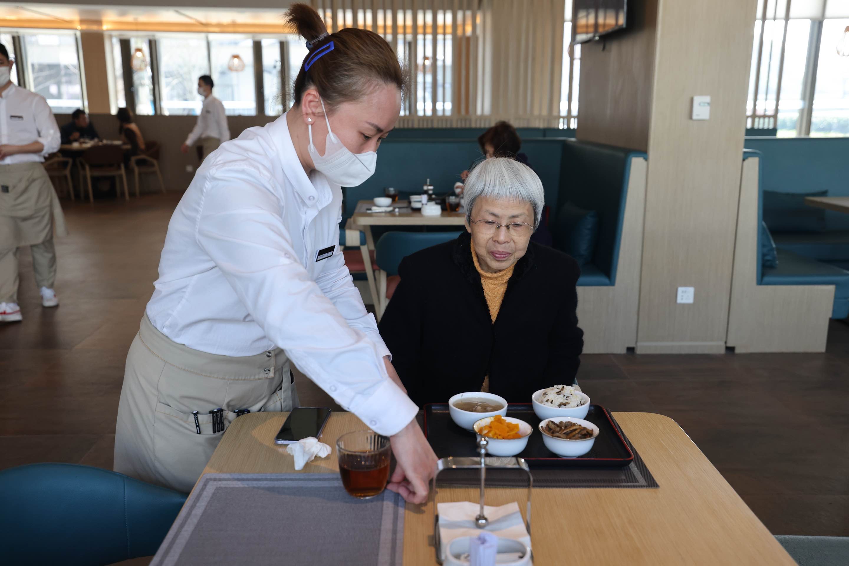 _养老院监护人孤老_无子女的老人进养老院的条件