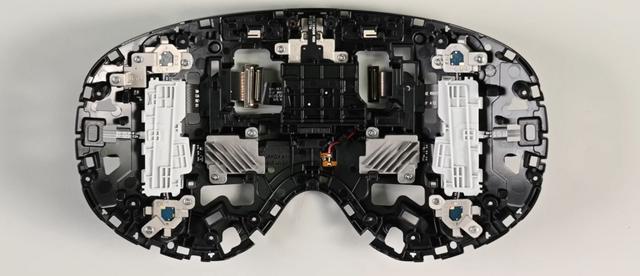 三星Galaxy XR的拆解揭示了非常有趣的机身结构