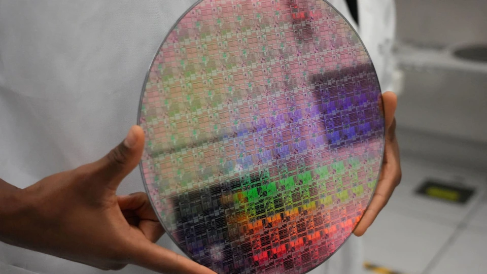 中美最新消息！美对华关税推迟至2027年 半导体产业链获18个月黄金缓冲期