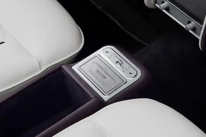 劳斯莱斯险路电动版亮相：800伏平台加持，纯手工打造限量60台__劳斯莱斯险路电动版亮相：800伏平台加持，纯手工打造限量60台