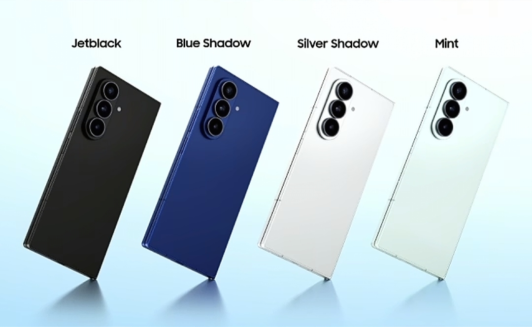 _三星折屏新款_三星折叠屏手机模型