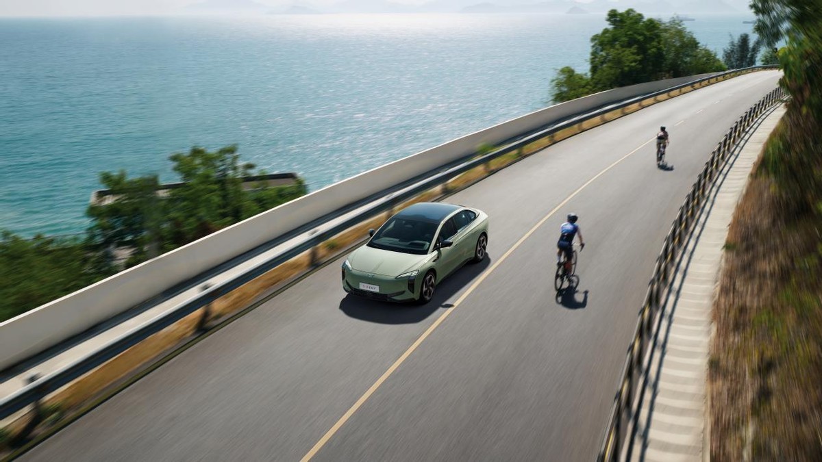 刮东北风时红旗向哪飘__刮东风红旗往什么方向飘