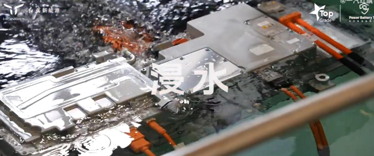 刮东风红旗往什么方向飘_刮东北风时红旗向哪飘_