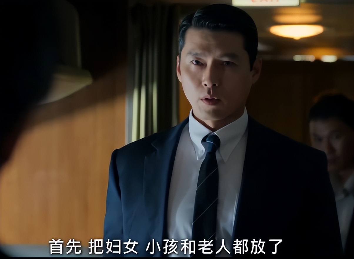 密爱100分男神引入怀_韩剧鲜肉男神扎堆回归_