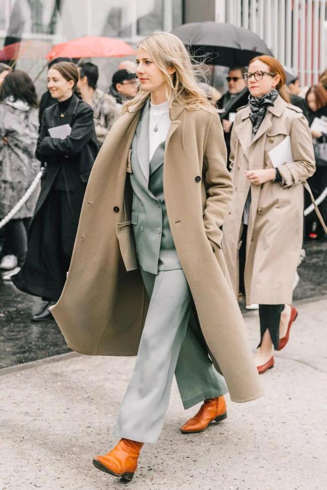 长款靴子怎么搭配外套_短靴流行_