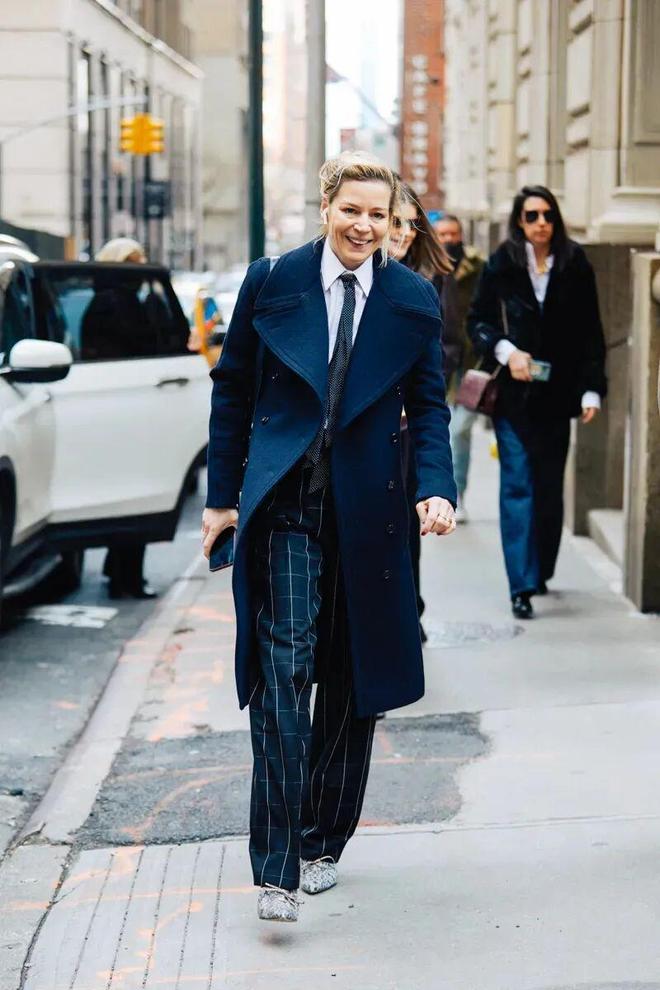 长款靴子怎么搭配外套_短靴流行_