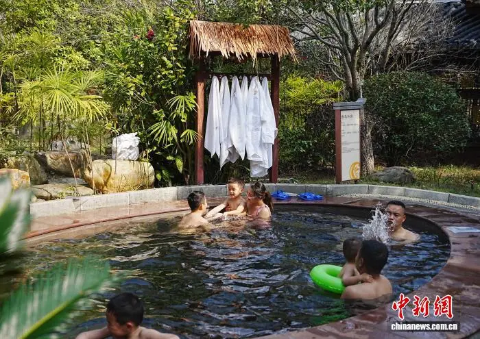 _美丽乡村与乡村振兴关系_乡村温泉度假酒店