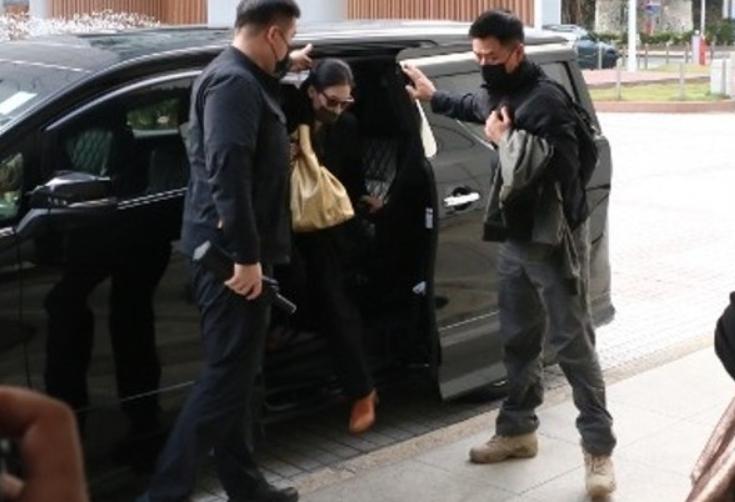 _张柏芝遭前经纪人伪造合同，骗千万片酬，还被威胁不听话就抹黑你_张柏芝遭前经纪人伪造合同，骗千万片酬，还被威胁不听话就抹黑你