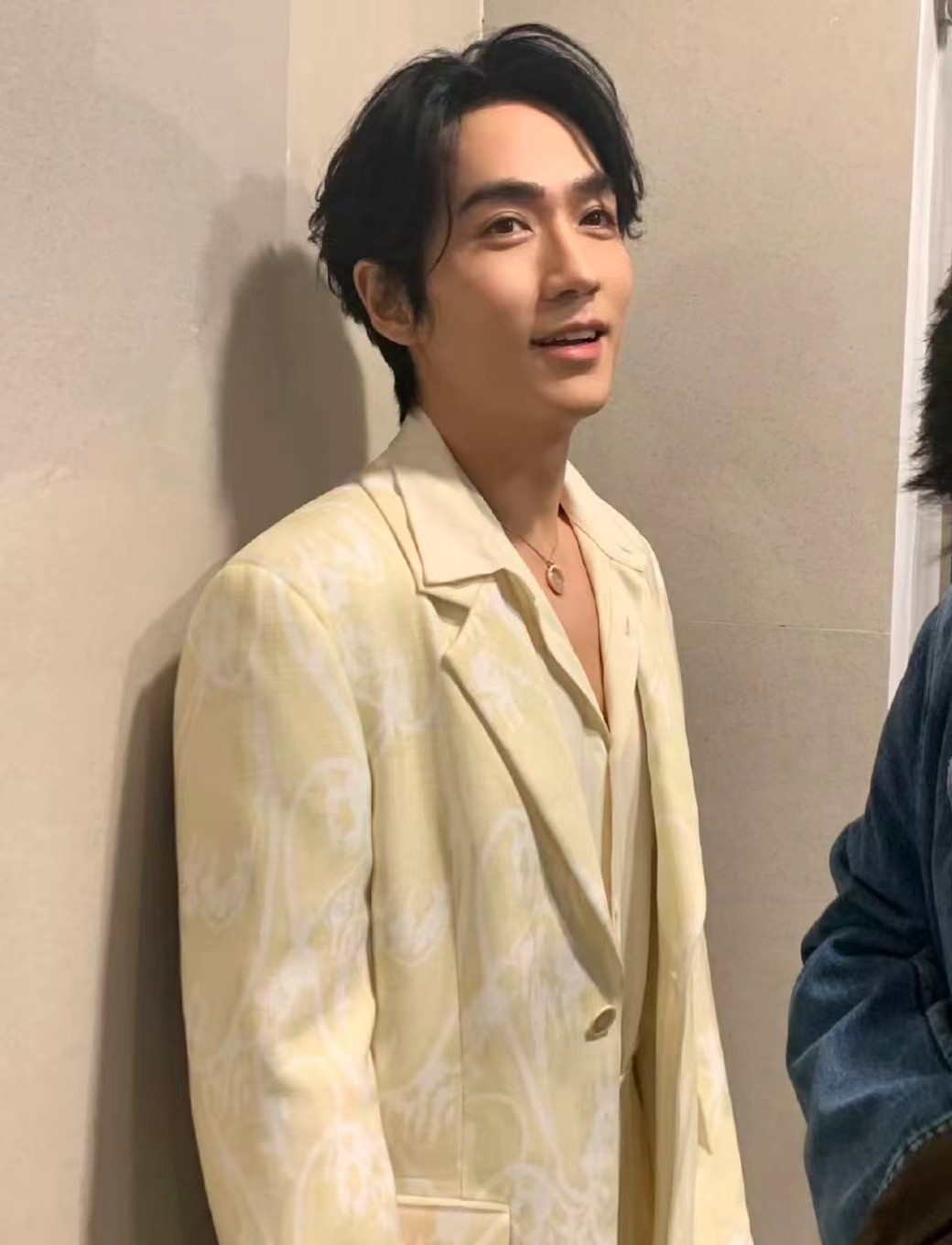 金城武曝发福近照_赵奕欢发福近照_