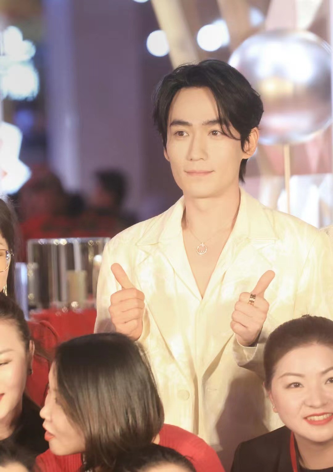 赵奕欢发福近照__金城武曝发福近照