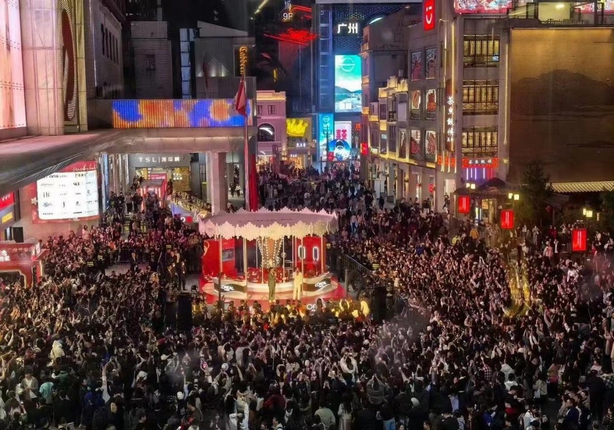 赵奕欢发福近照__金城武曝发福近照