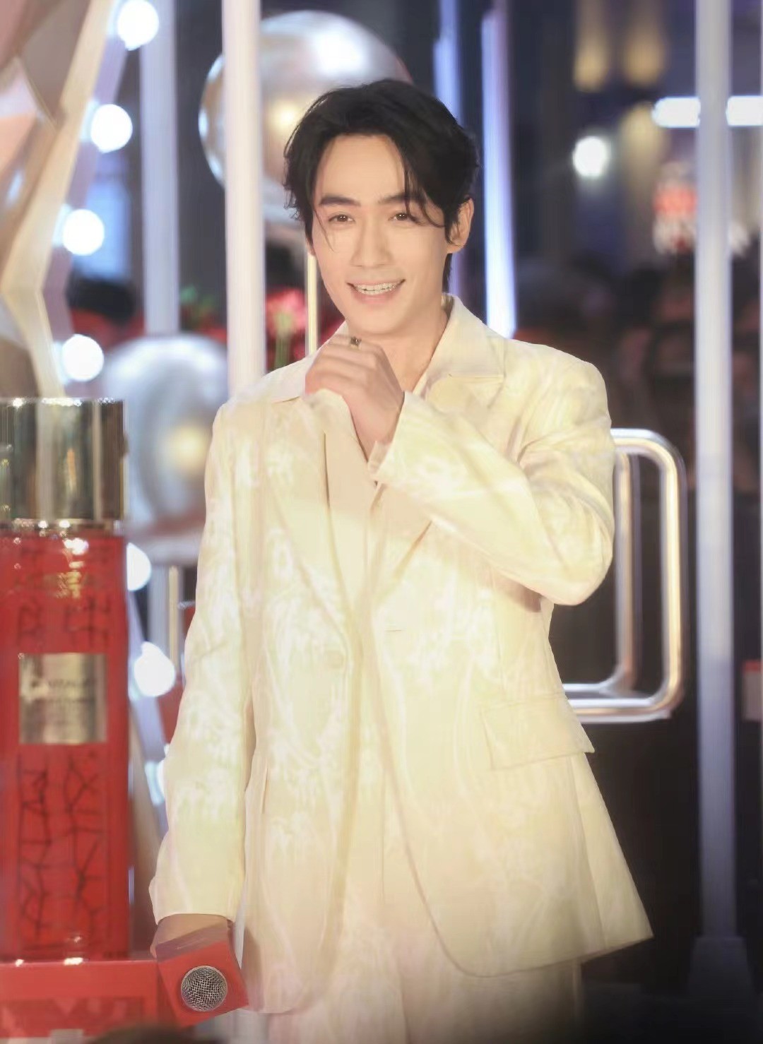 金城武曝发福近照__赵奕欢发福近照