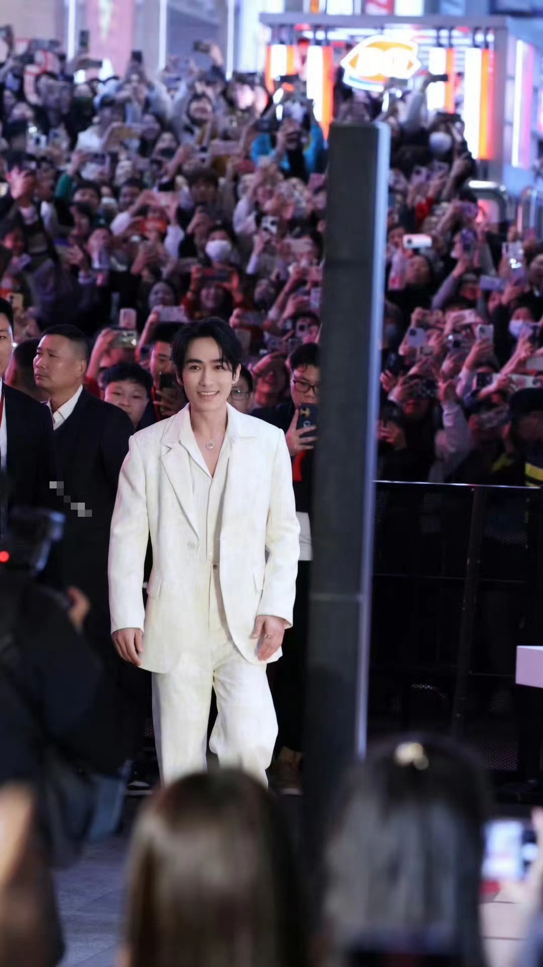 赵奕欢发福近照_金城武曝发福近照_