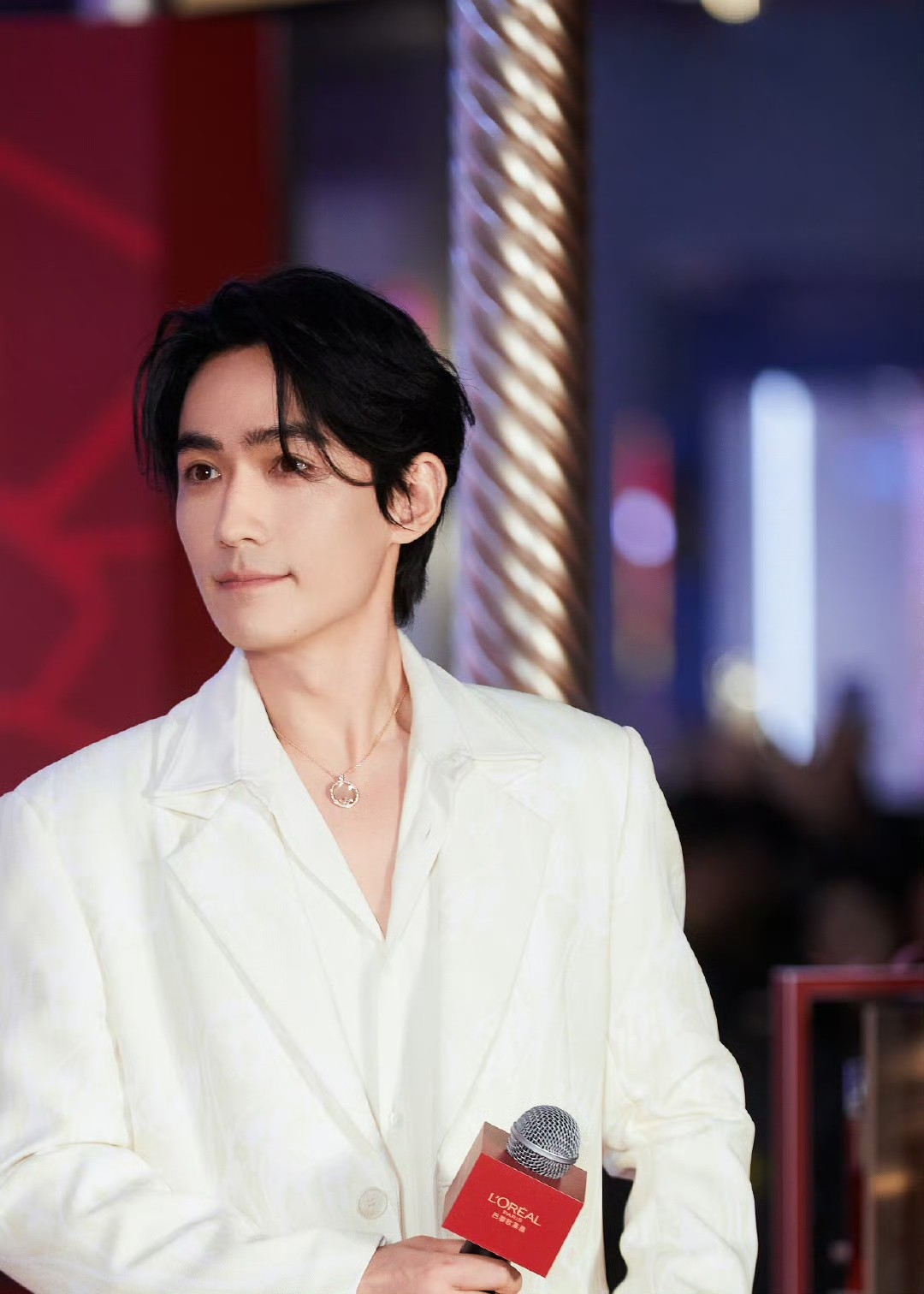 _金城武曝发福近照_赵奕欢发福近照