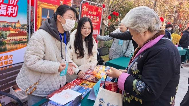 _家门口就能“货比三家”报团出游，“乐龄·乐游”品牌活动走进社区_家门口就能“货比三家”报团出游，“乐龄·乐游”品牌活动走进社区