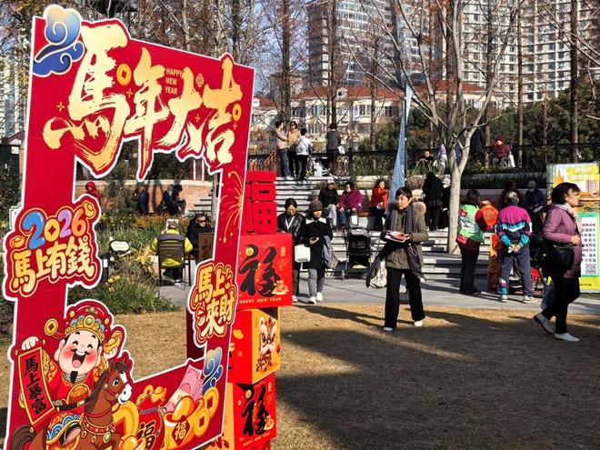 _家门口就能“货比三家”报团出游，“乐龄·乐游”品牌活动走进社区_家门口就能“货比三家”报团出游，“乐龄·乐游”品牌活动走进社区