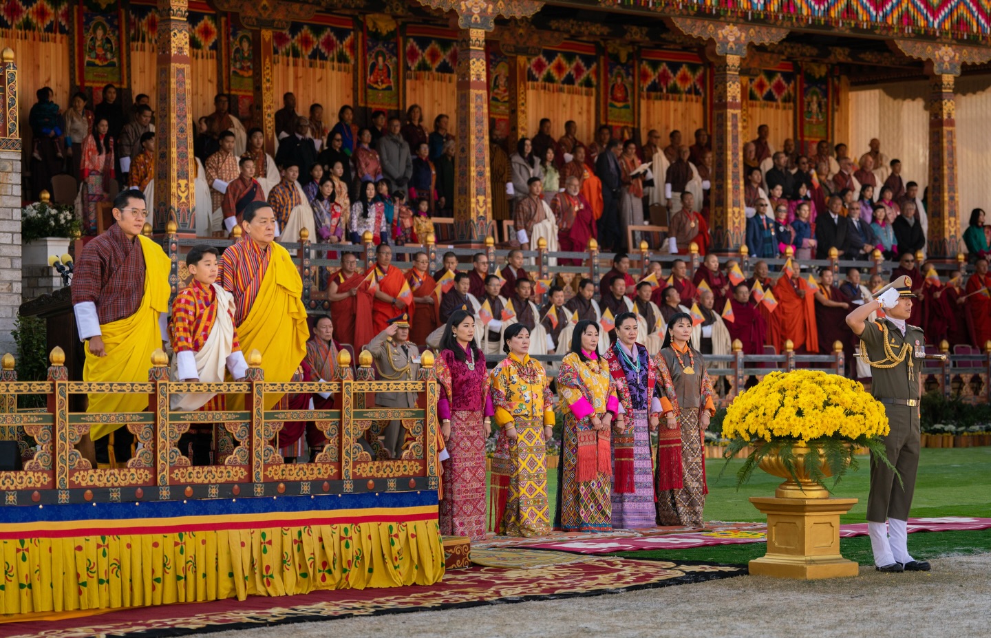 不丹国庆节！佩玛王后和4位王母盛装出席好美，2岁小公主萌翻全场_不丹国庆节！佩玛王后和4位王母盛装出席好美，2岁小公主萌翻全场_