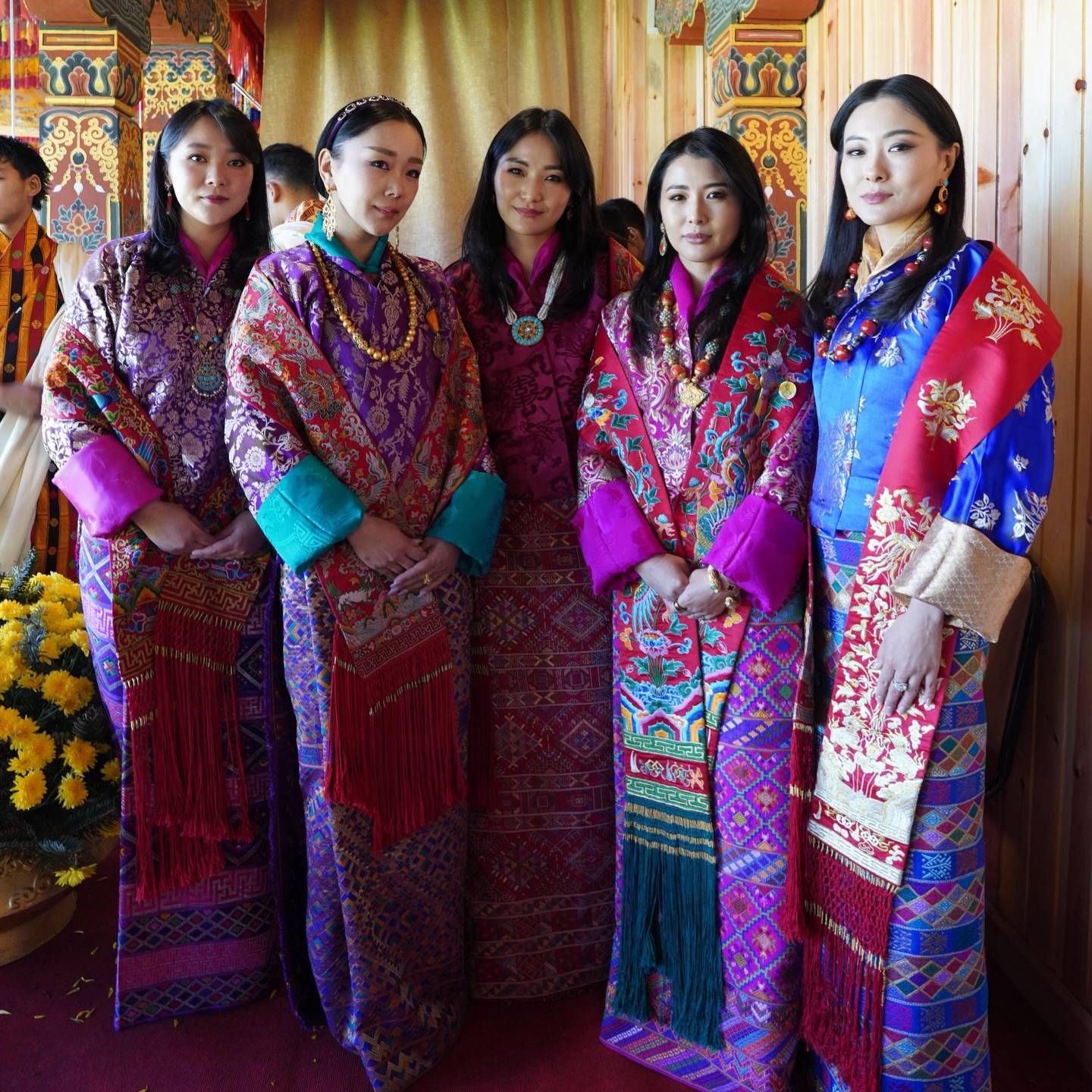 不丹国庆节！佩玛王后和4位王母盛装出席好美，2岁小公主萌翻全场__不丹国庆节！佩玛王后和4位王母盛装出席好美，2岁小公主萌翻全场