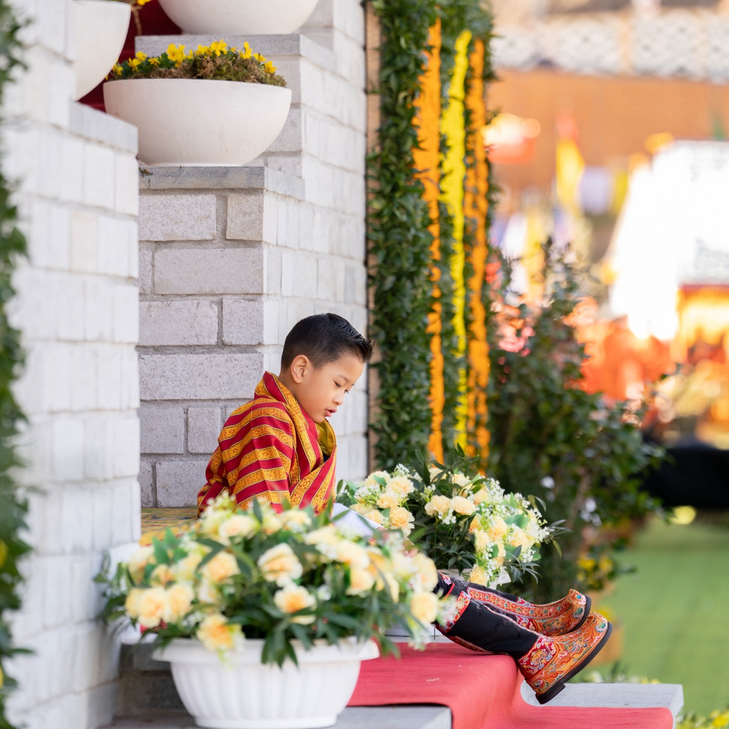_不丹国庆节！佩玛王后和4位王母盛装出席好美，2岁小公主萌翻全场_不丹国庆节！佩玛王后和4位王母盛装出席好美，2岁小公主萌翻全场