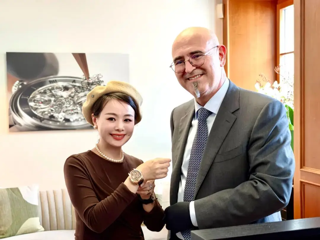 _大佬戴的手表_大佬带带我表情包gif