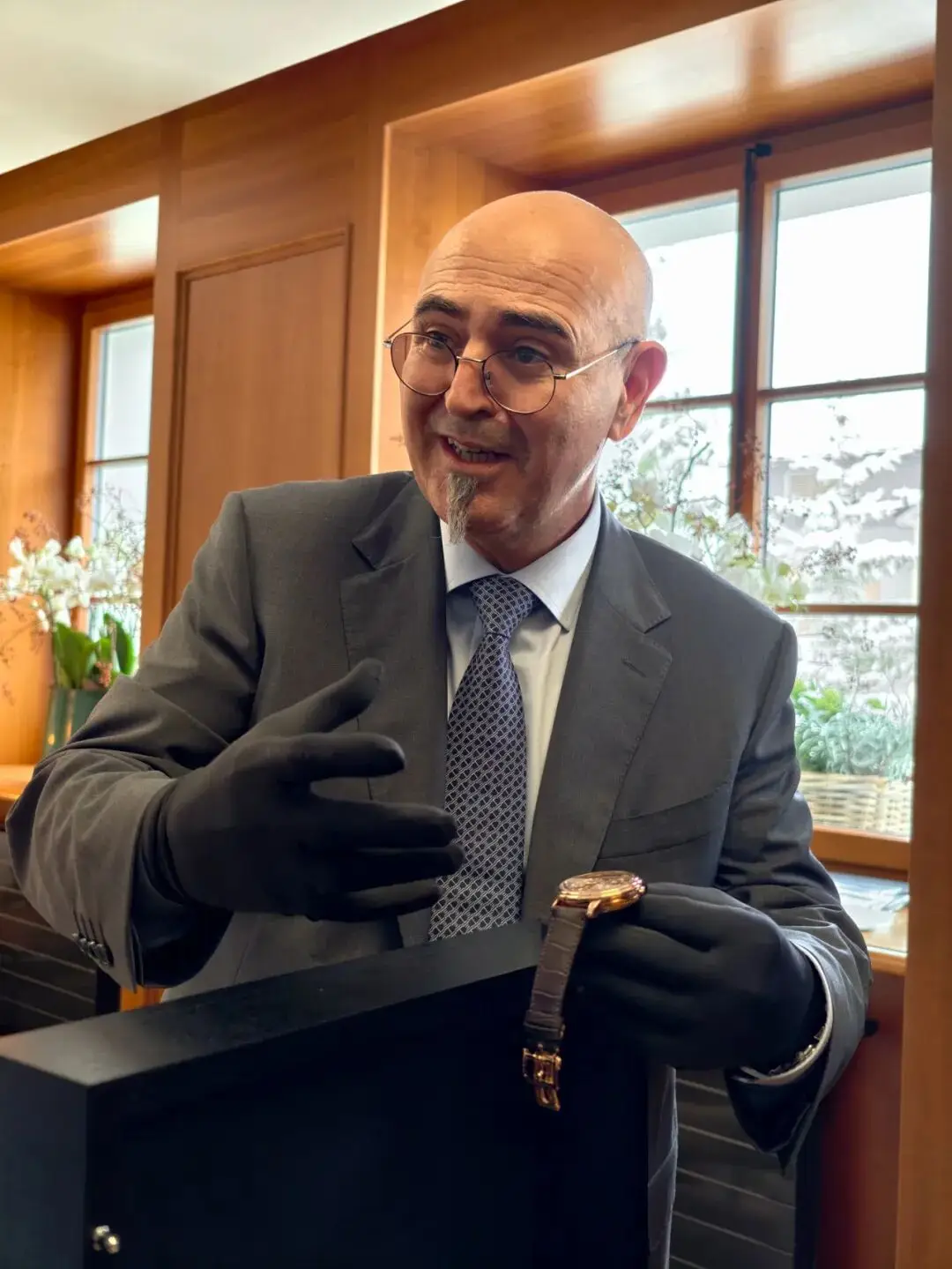 大佬戴的手表_大佬带带我表情包gif_