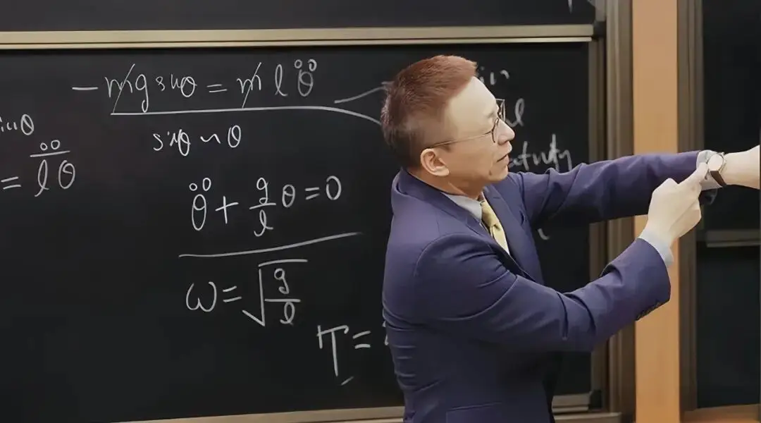 _大佬戴的手表_大佬带带我表情包gif