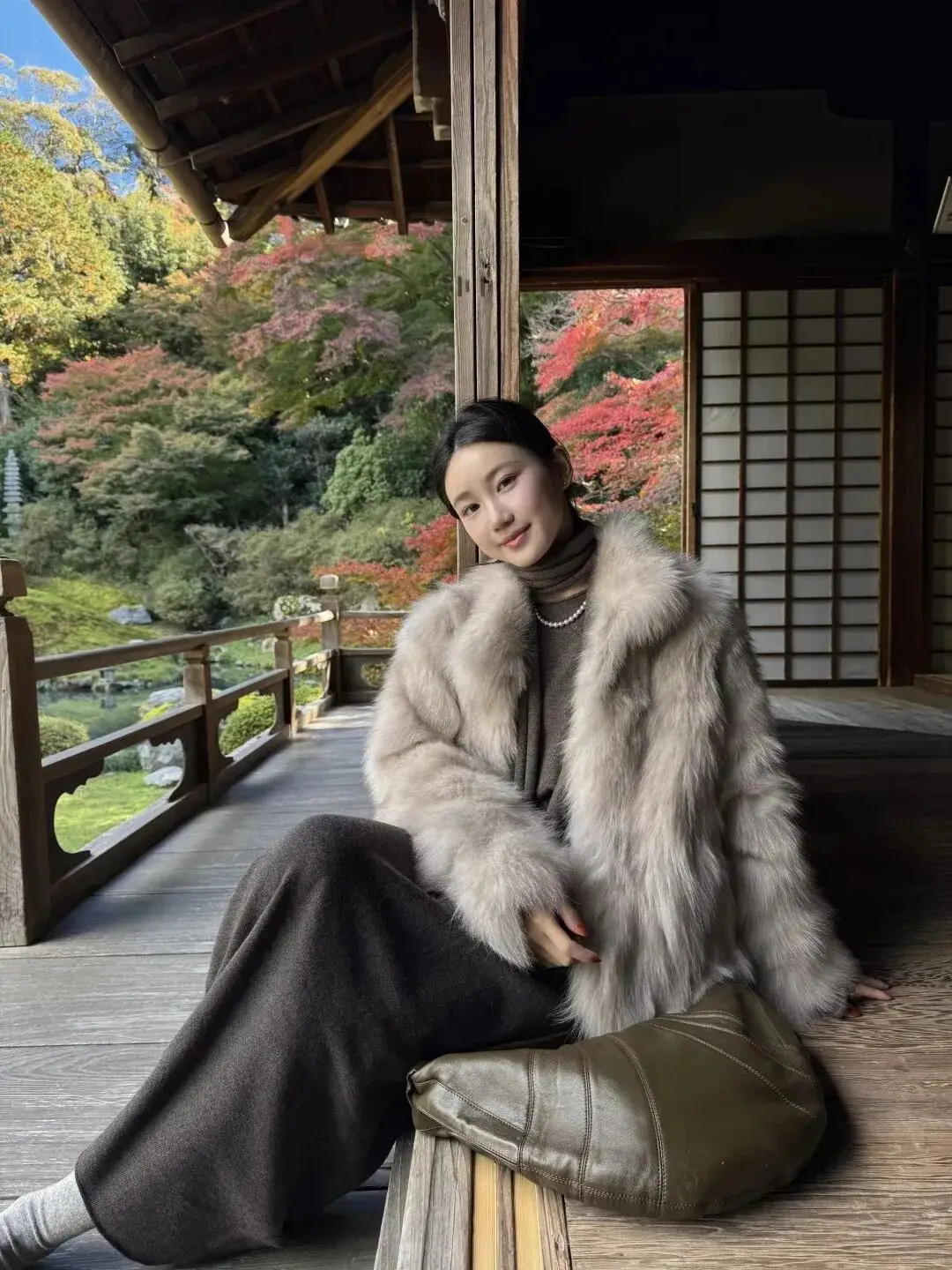 皮草外套冬天穿暖和吗__皮草穿暖和吗