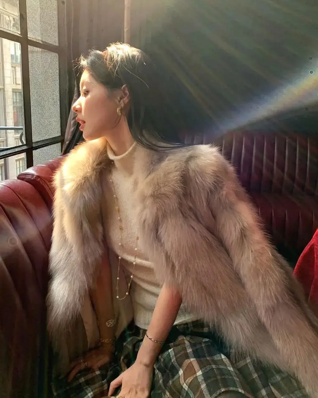 _皮草穿暖和吗_皮草外套冬天穿暖和吗