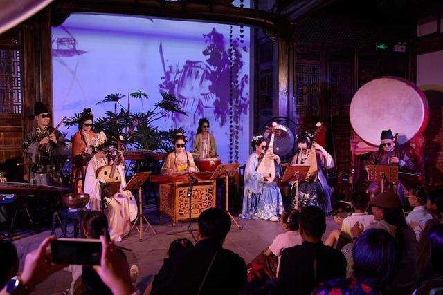 松江烟酒店__鹧鸪天家住苍烟落照间