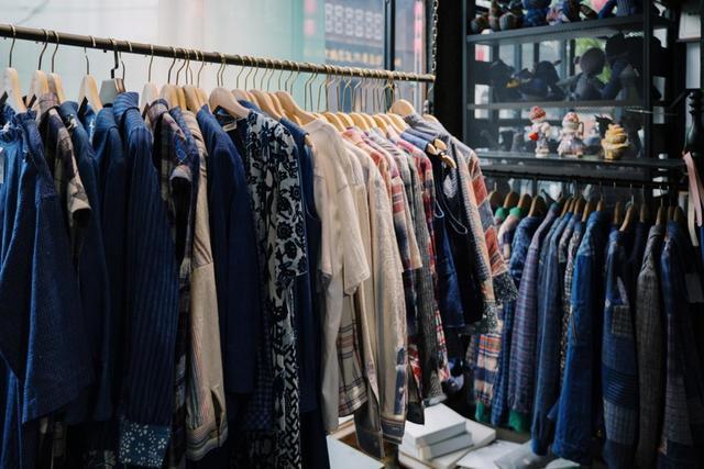 鹧鸪天家住苍烟落照间_松江烟酒店_