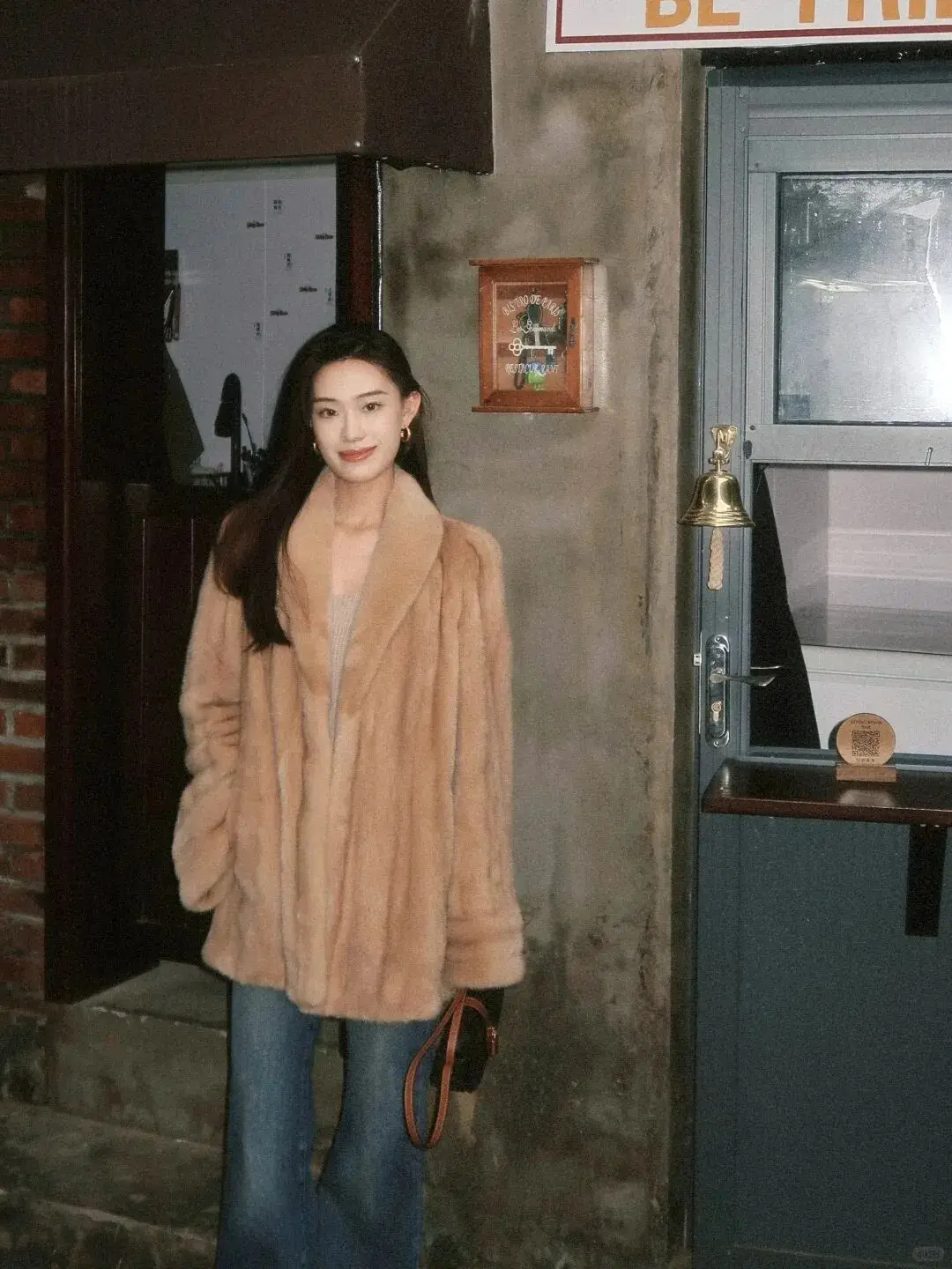 穿皮草搭配什么衣服_穿皮草冷不冷_