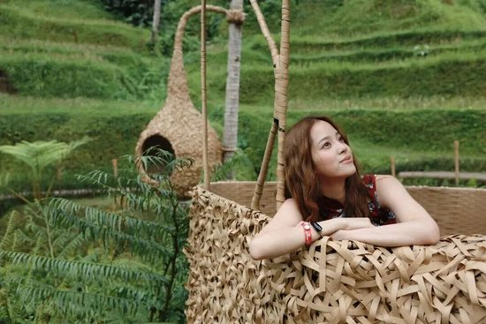 深入欧阳娜娜__欧阳娜娜艺术感随拍