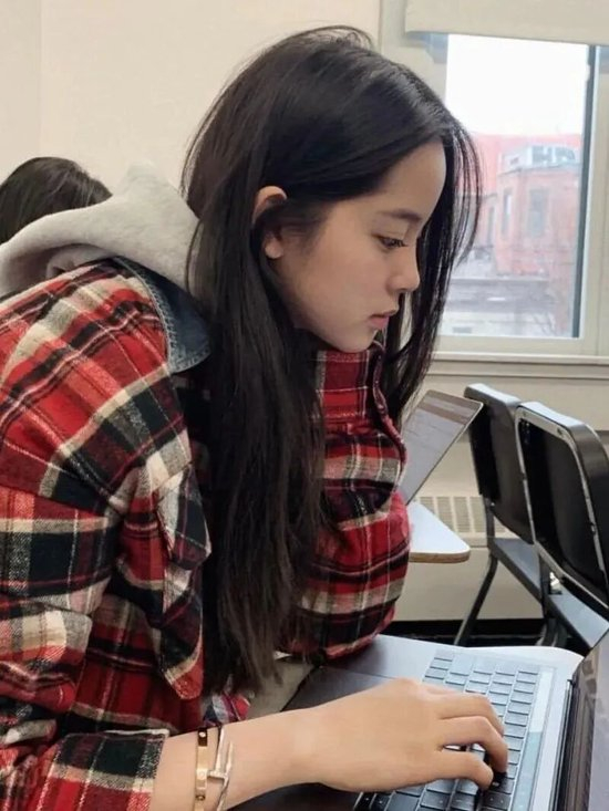 _欧阳娜娜艺术感随拍_深入欧阳娜娜