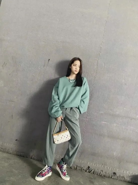 _深入欧阳娜娜_欧阳娜娜艺术感随拍