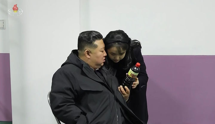 袁成杰大婚女儿首亮相_宋佳携女儿亮相_