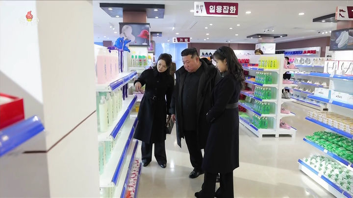 袁成杰大婚女儿首亮相_宋佳携女儿亮相_