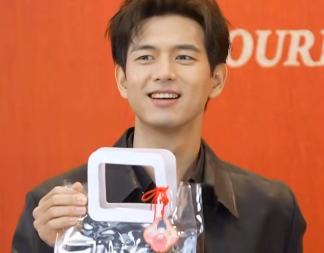 水嫩倍现臻美套装_嫩帅直播杨紫芳华拉满是哪一期_