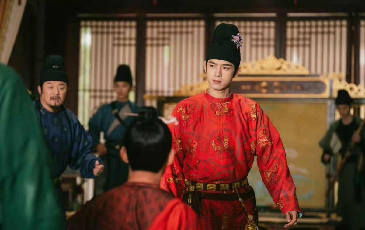 _嫩帅直播杨紫芳华拉满是哪一期_水嫩倍现臻美套装