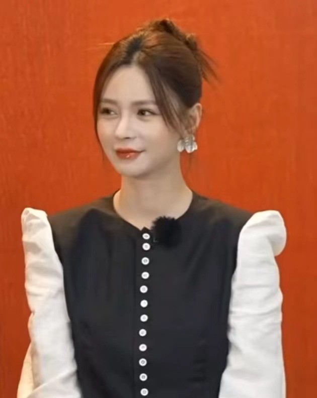 嫩帅直播杨紫芳华拉满是哪一期_水嫩倍现臻美套装_